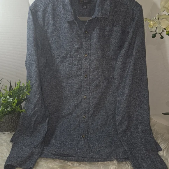 Stylish Blue Button-Down Shirt for Men, Size Large - Picture 3 of 7